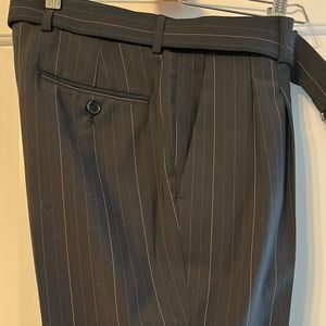 Men’s Express Cropped Stripe Pleated Dress Pants